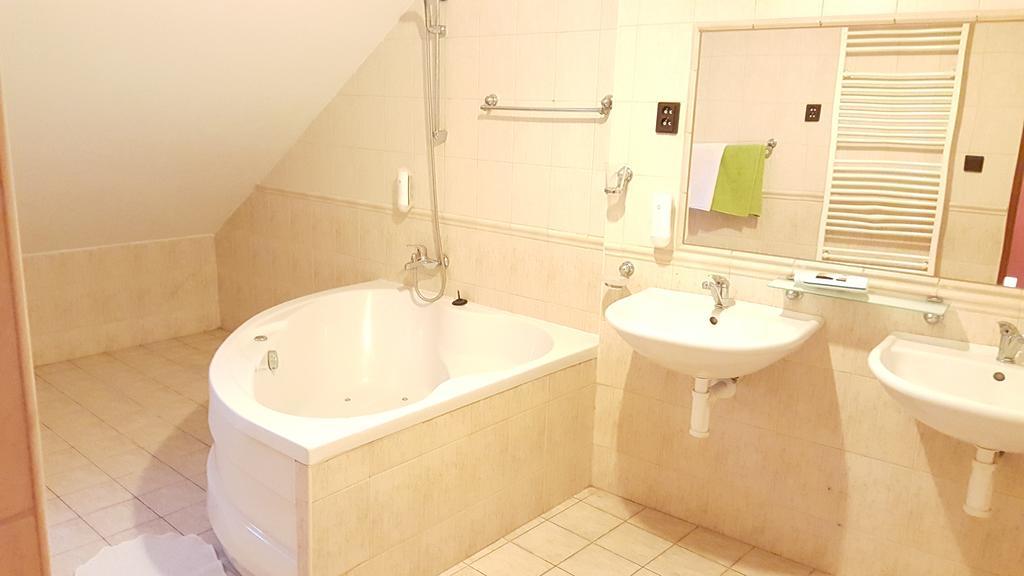 Hotel Carpatia Bratislava Quarto foto